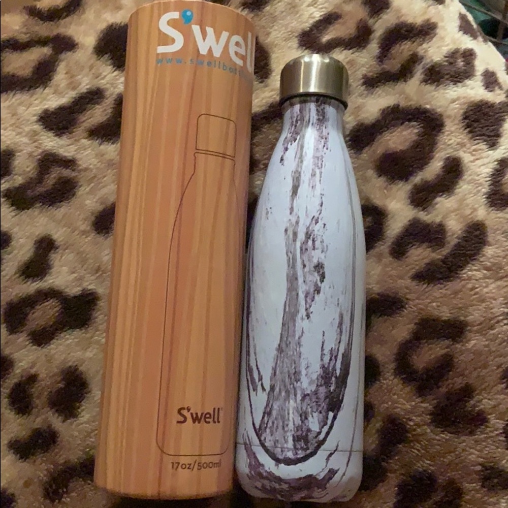 Swell water bottle